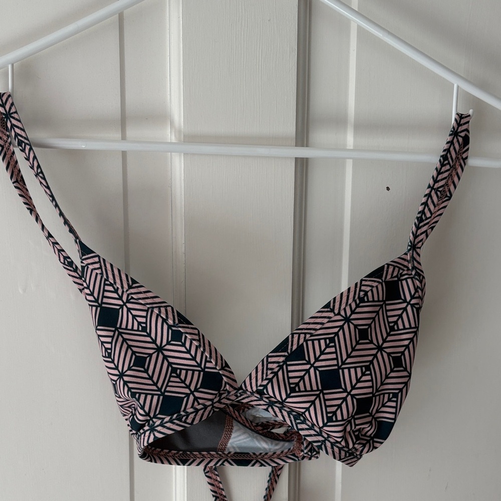 Triangle Bathing Suit Geometric Patterned Bikini Top